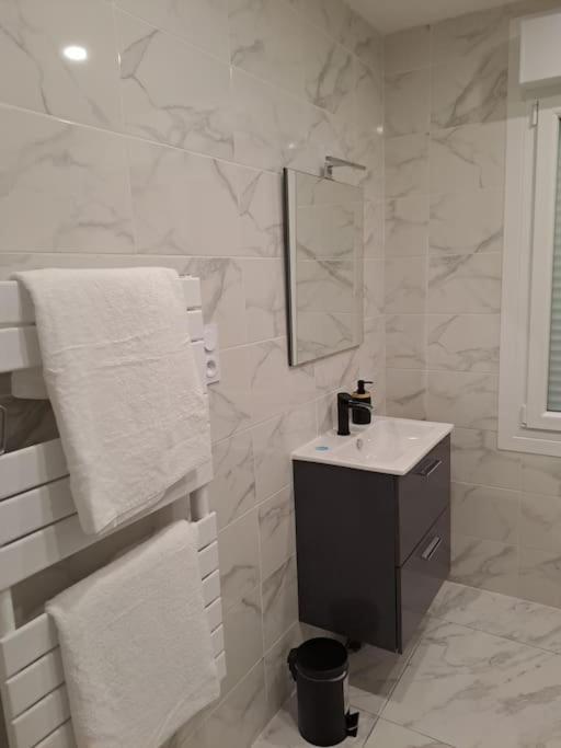 24H Course/Moto/ Oasis / Antares Apartment Льо Ман Екстериор снимка